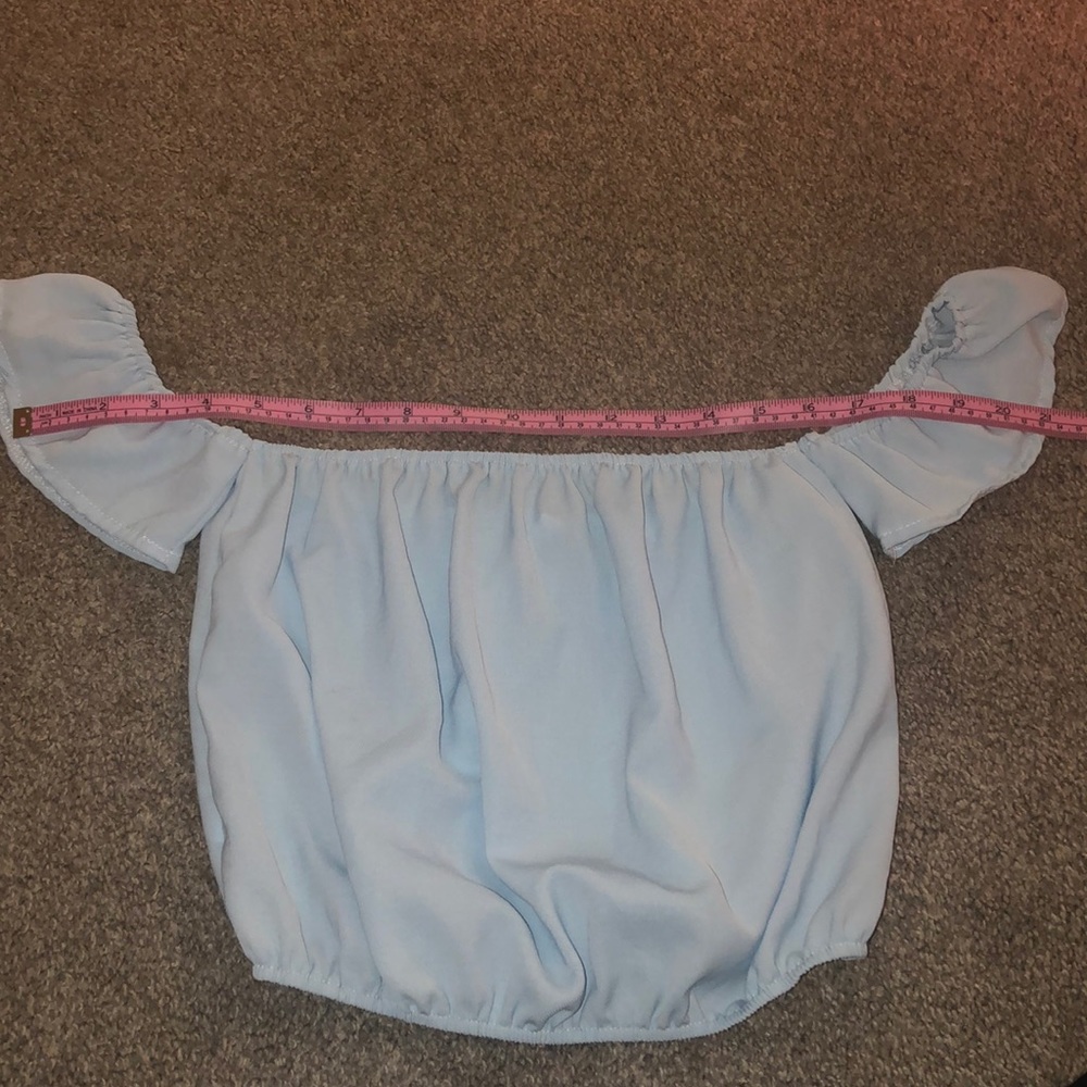 🌟*SOLD. Off the should crop top - Picture 11 of 11
